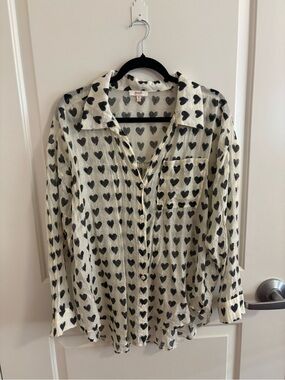 Peach Boutique Lightweight Heart Print Button-Down Shirt - Black Hearts on Cream